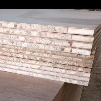 पाइन सैंडविच ब्लॉक बोर्ड